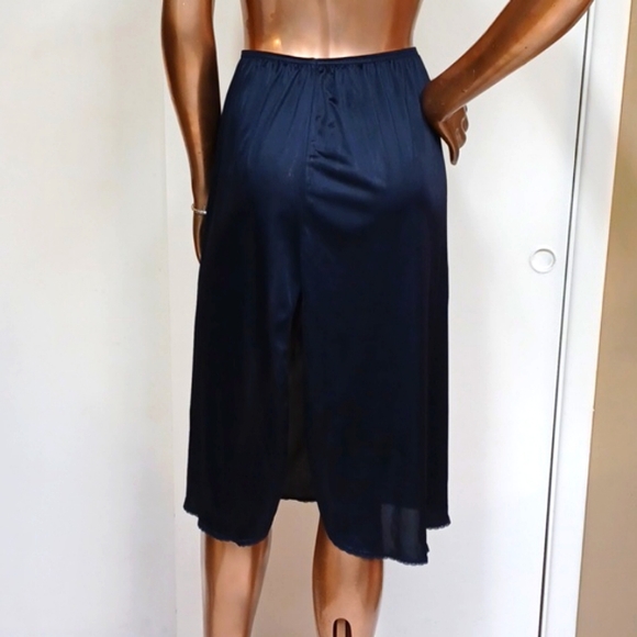 Vassarette Black 1/2slip Petticoat w/slit - Picture 3 of 4